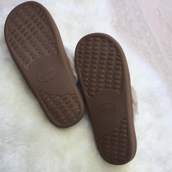 Lands’ End Silver Furry Scuff Slippers.18220 - Picture 3 of 4